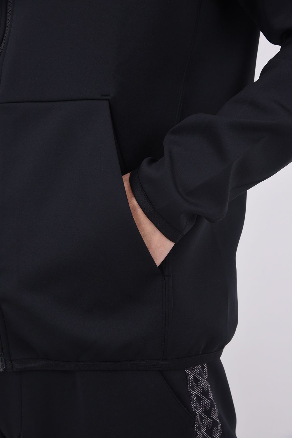 【26SS】 GM ACCENT LINE ZIP UP PARKER / モノトーンシリーズ アクセントライン ジップアップパーカー (ブラック)*