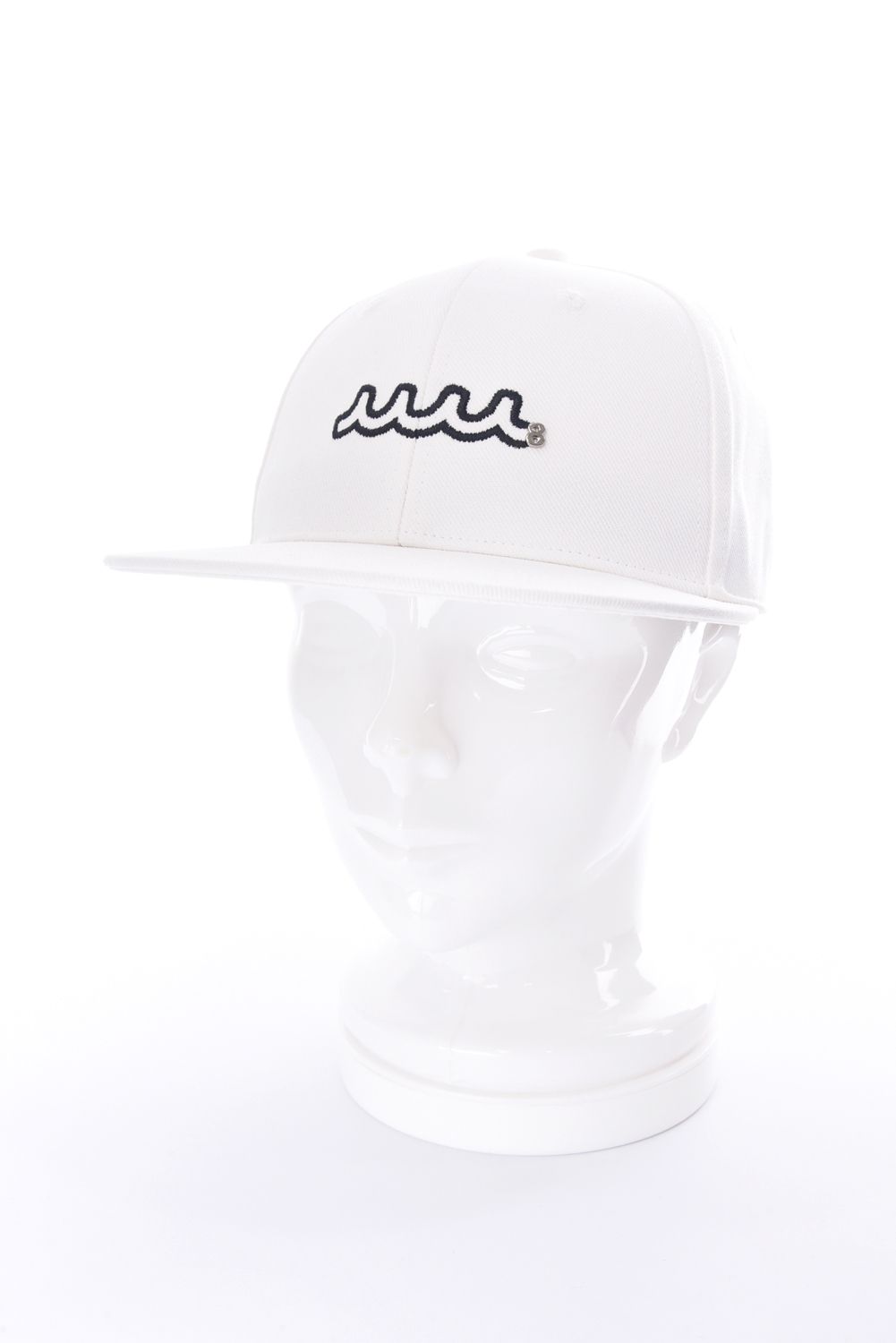【26SS】 WAVE FLAT BILL CAP / ウェーブ刺繍 メタルロゴ フラットキャップ (ホワイト)