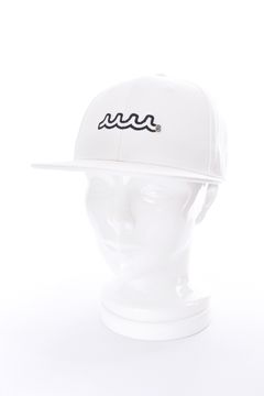 【26SS】 WAVE FLAT BILL CAP / ウェーブ刺繍 メタルロゴ フラットキャップ (ホワイト)