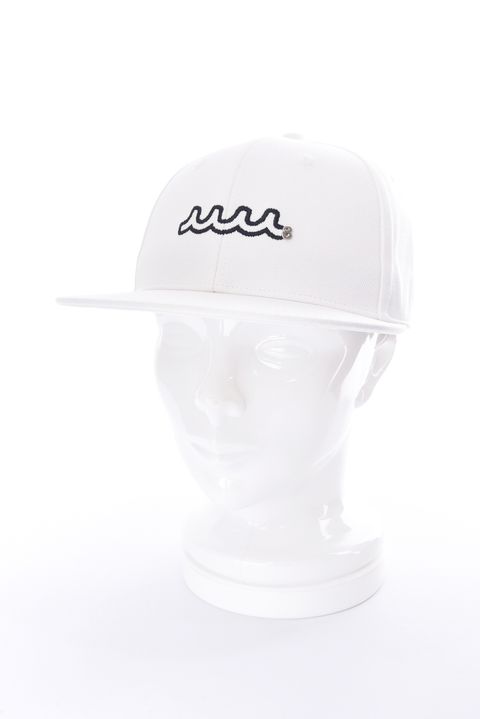 【26SS】 WAVE FLAT BILL CAP / ウェーブ刺繍 メタルロゴ フラットキャップ (ホワイト)