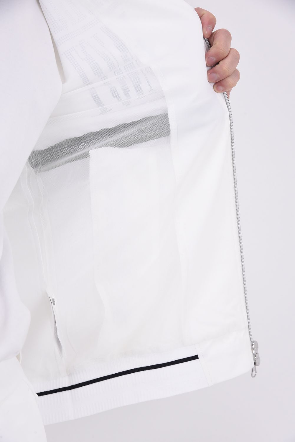 【26SS】【T-LINE】 GRADIENT PERFORMANCE JACKET / モノトーン ポリエステルトリコット ハイストレッチジャケット (ホワイト)