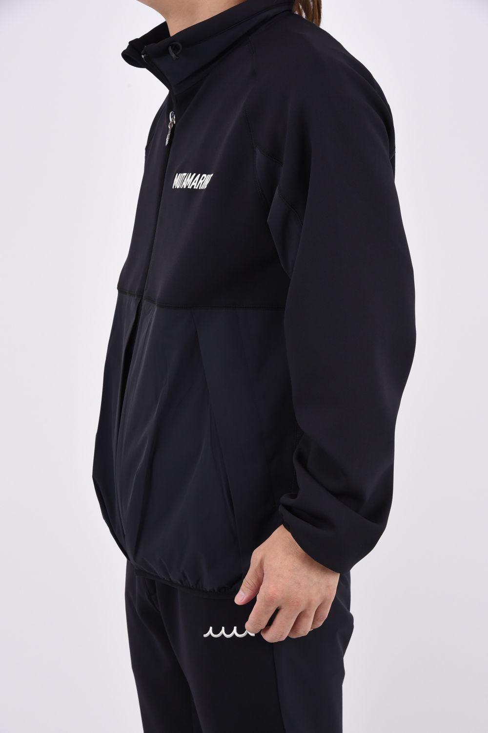 【26AW】 BI-FABRIC TRAINING BLOUSON / ダンボールニット 異素材切り替え トレーニングブルゾン (ブラック)