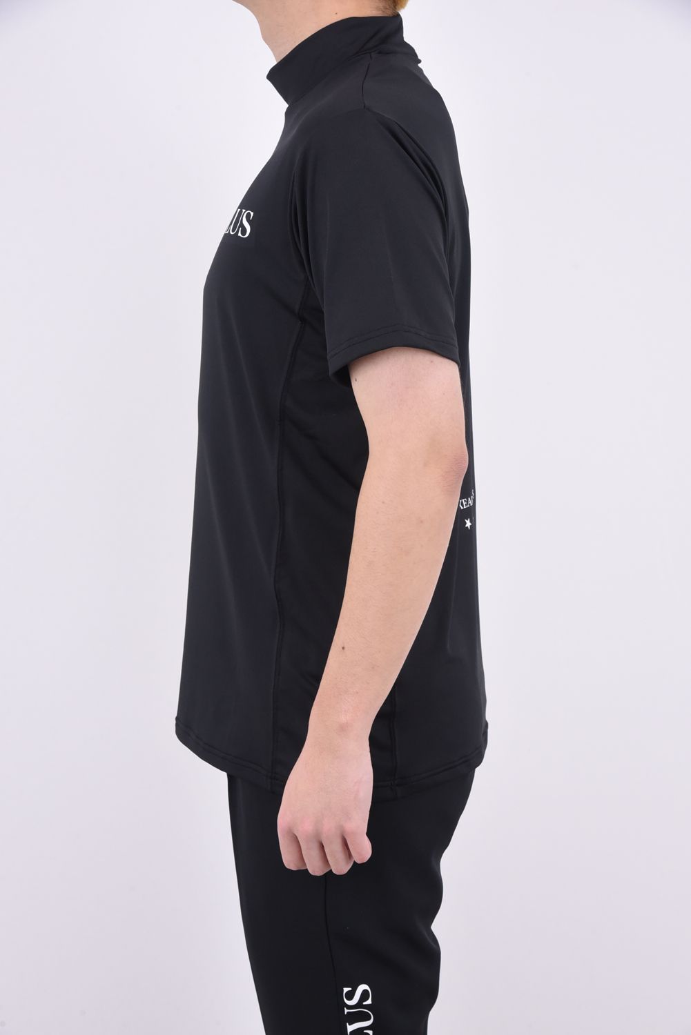 BASIC LOGO MOCK NECK T-SHIRTS / フロントロゴ モックネック Tシャツ (ブラック)