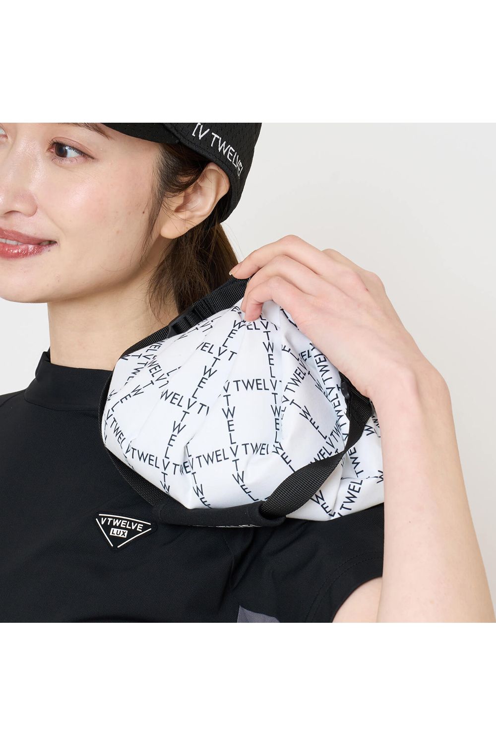 【26SS】 TYPO GRID ICE BAG / ブランドロゴ総柄 アイスバッグ (ホワイト)