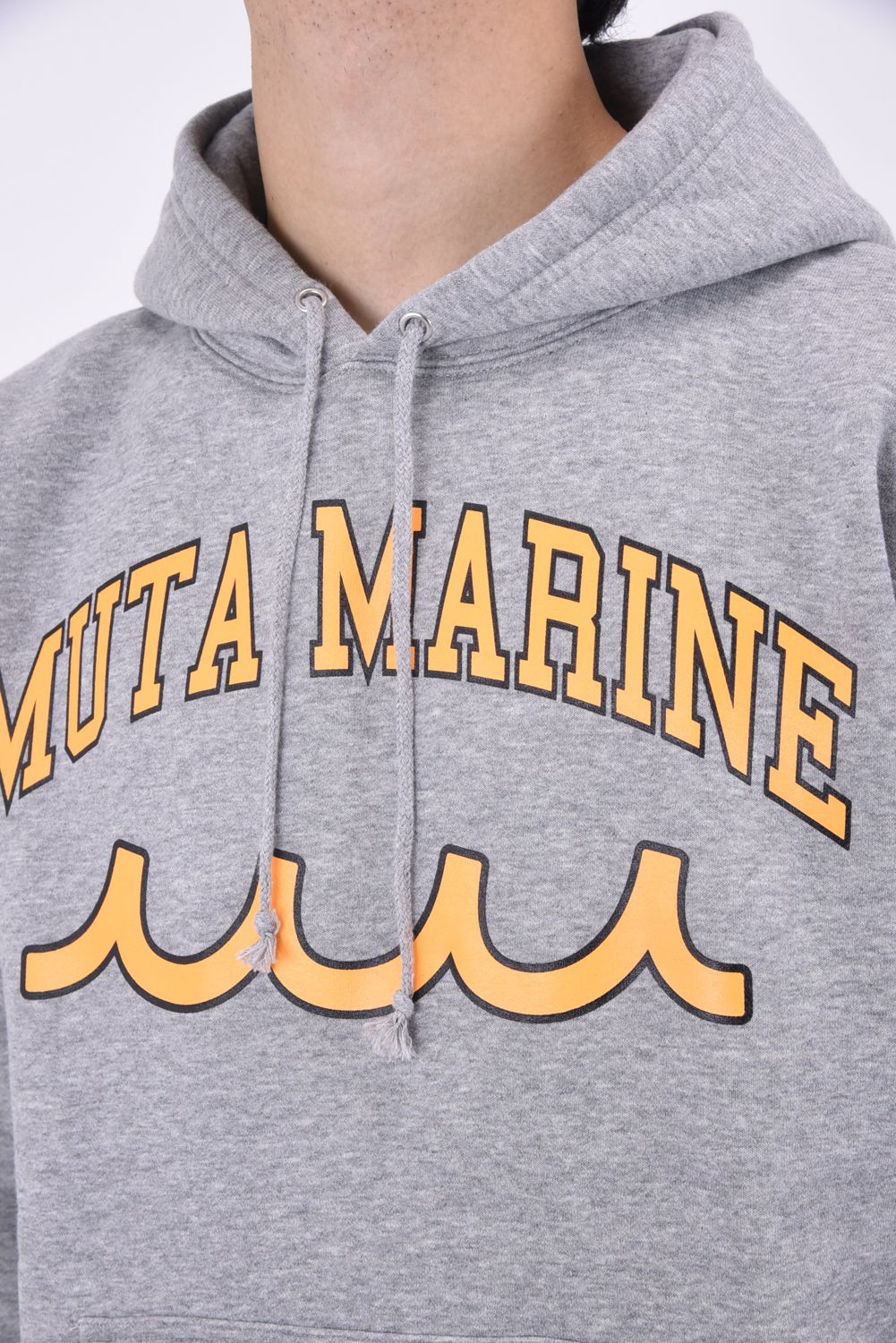 muta - ACANTHUS X MUTA MARINE COLLEGE LOGO HOODED SWEATSHIRT