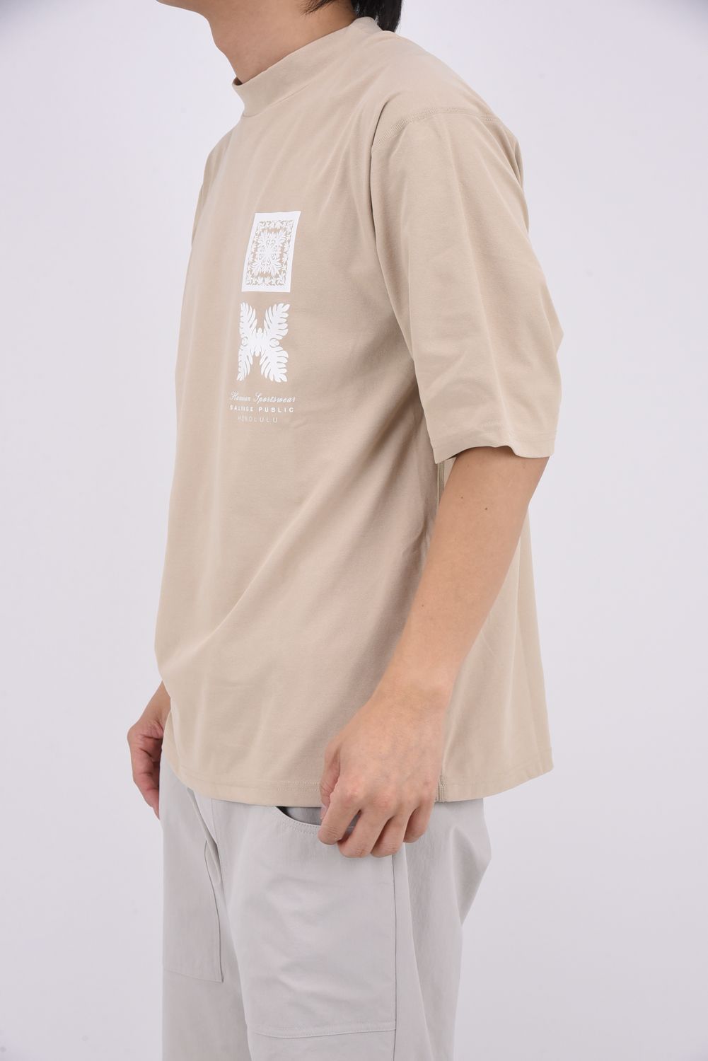 【26SS】 SURF Mockneck S/S(Nalu＆Turf) / NALU＆TURFプリント モックネックTシャツ (ベージュ)