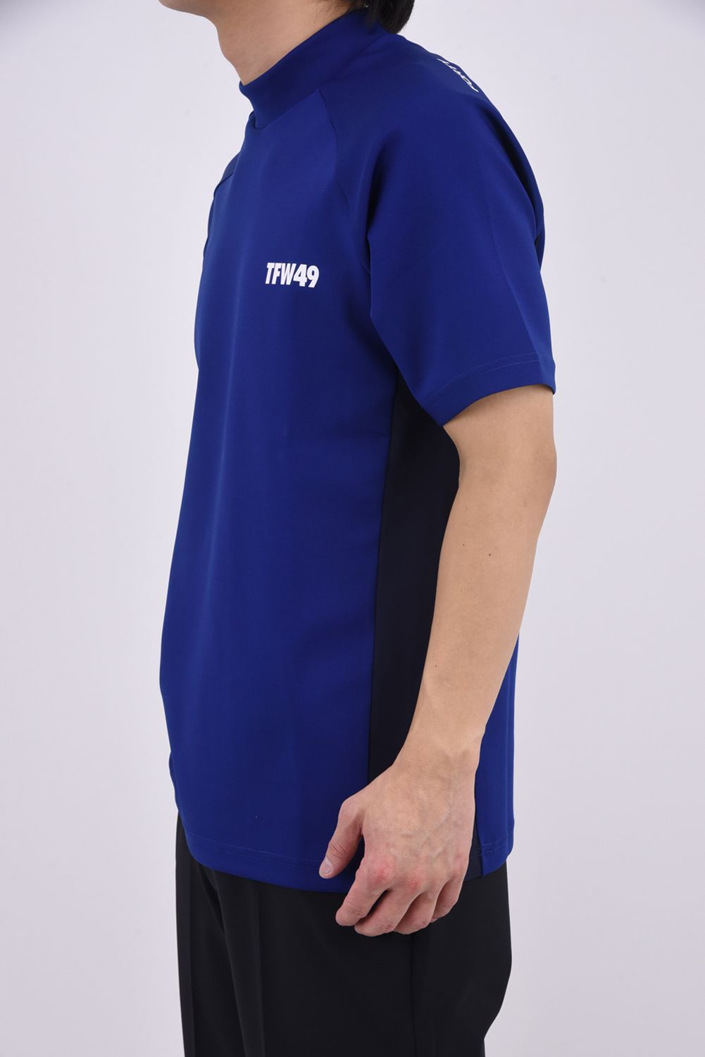 【26SS】 SIDE PANEL SHORT SLEEVE MOCKNECK / モックネックTシャツ (ブルー)