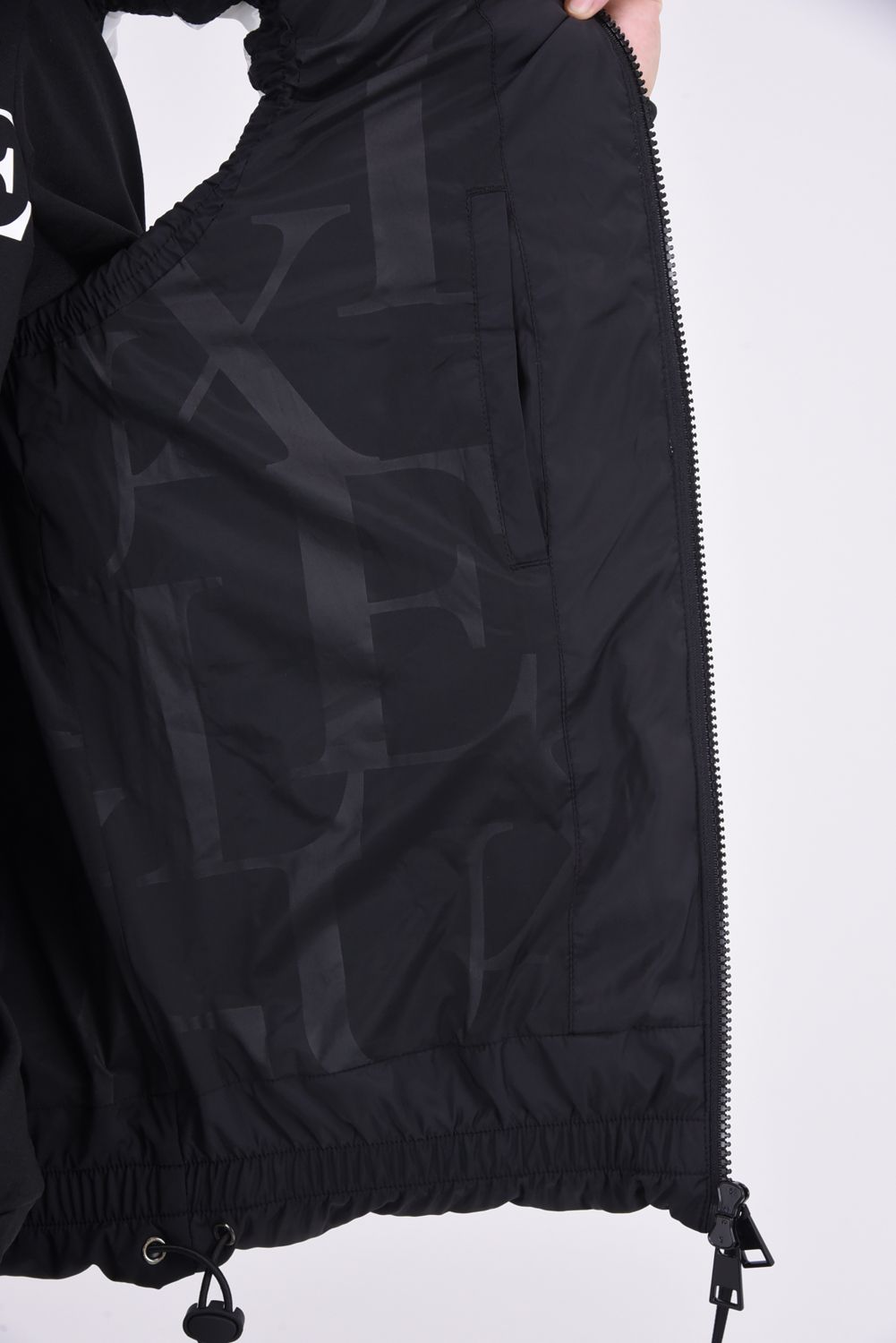 BICOLOR CIRCLE LOGO VEST / バイカラー 総柄 中綿ベスト (ホワイト/ブラック)