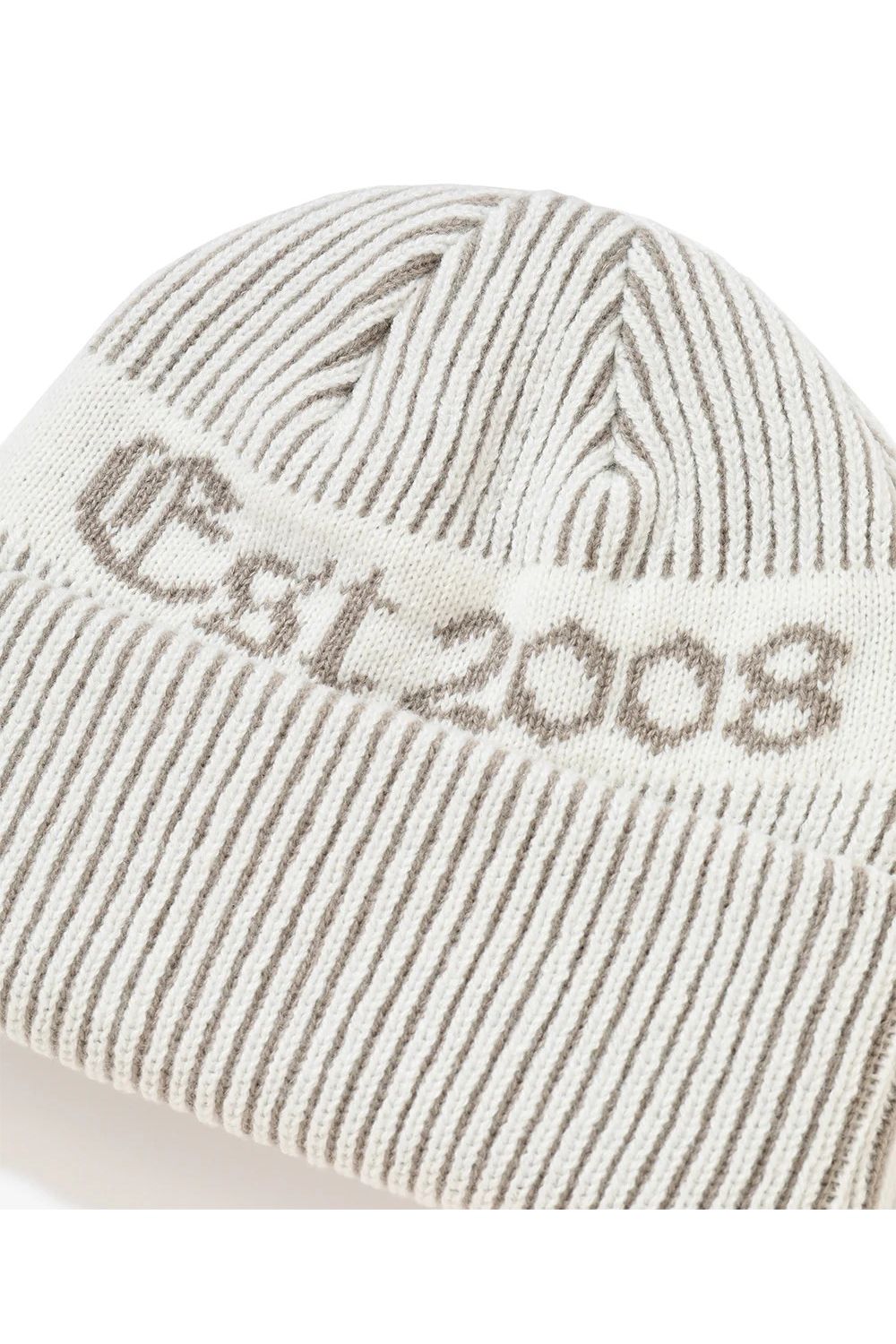【26AW】 NOVUS RIB BEANIE / ブラックレターフォントロゴ 配色リブニットキャップ (ホワイト)