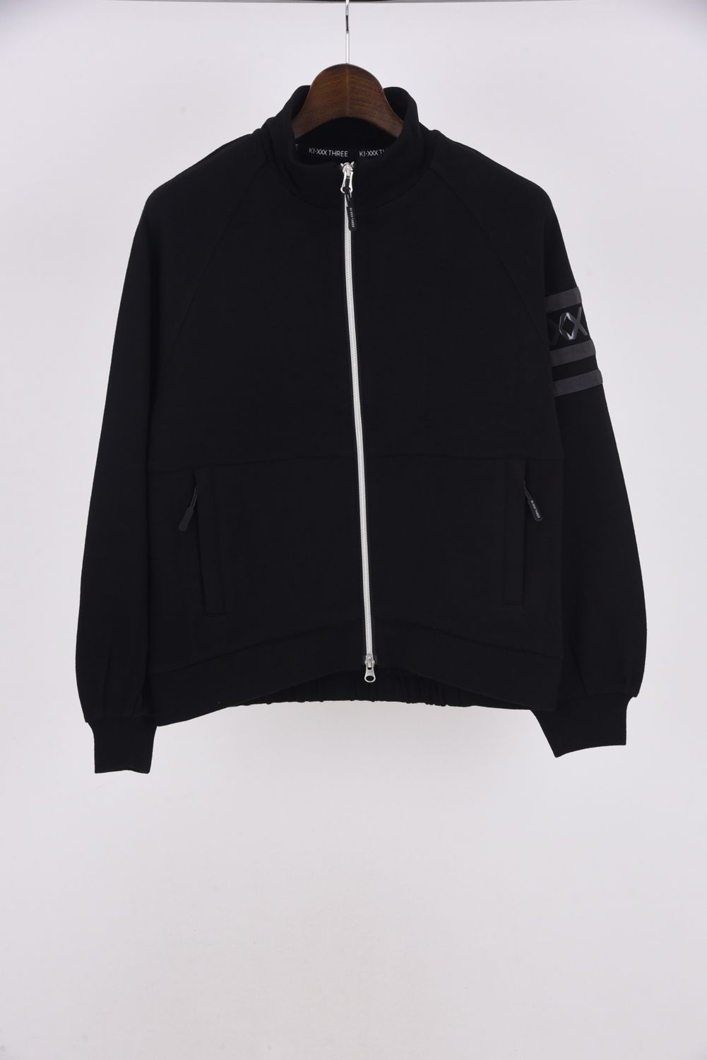 【25AW】【レディース】 KI-XXX THREE SLEEVE LINE FULL ZIP JACKET / 袖 ライン フル ジップ ジャケット (ブラック)