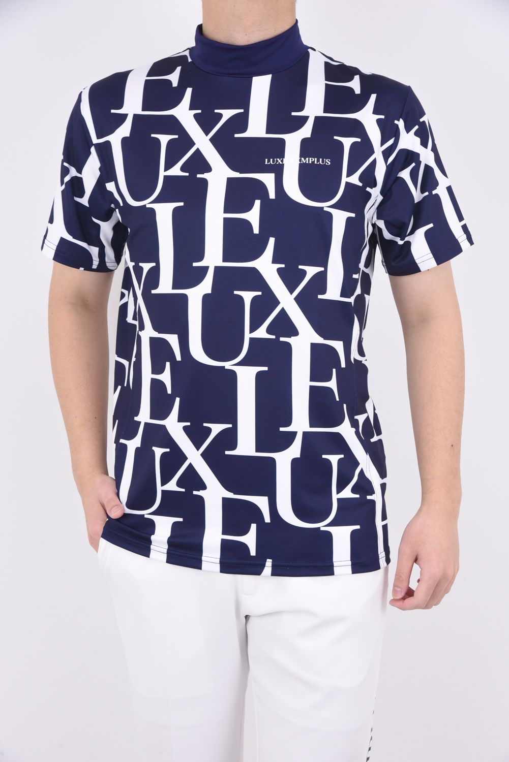 LUXEAKMPLUS - LUXE PATTERN MOCK NECK T-SHIRTS / 総柄ロゴ
