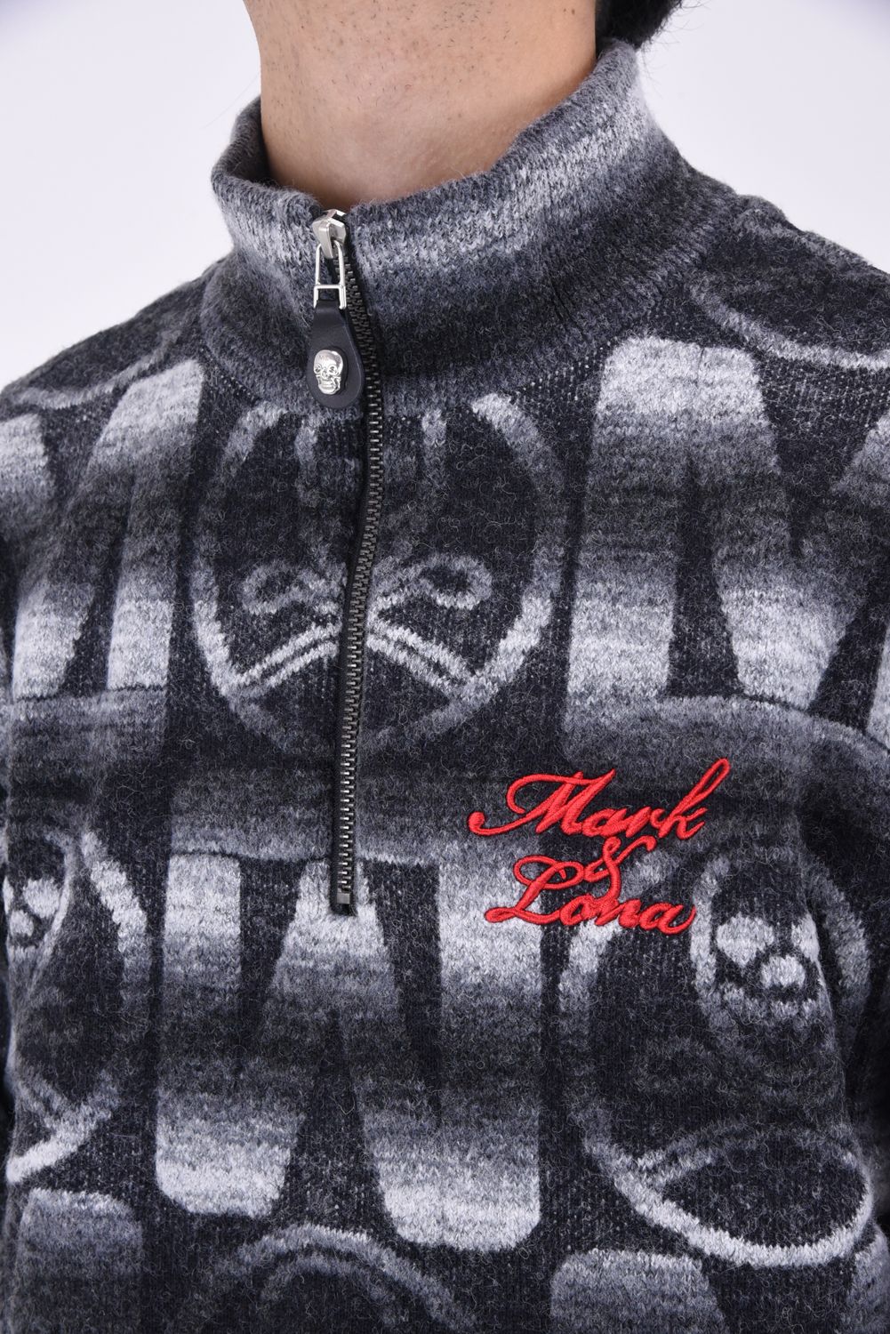 MARK&LONA - METRO 1/2 ZIP KNIT JUMPER / ブランドロゴ立体刺繍 