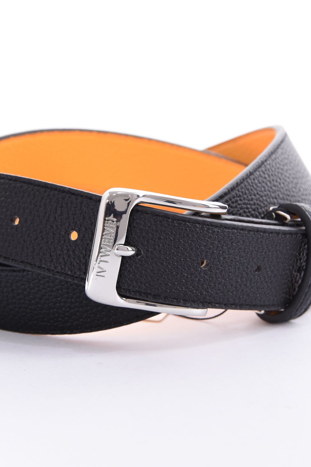 【26AW】 EXP BELT / ブランドロゴ アクセントカラー レザー調ベルト (ブラック)