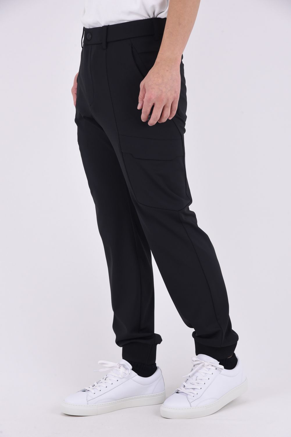 【26SS】【T-LINE】 CONTOUR FLEX CARGO JOGGER / モノトーン ポリエステルトリコット カーゴライクジョガーパンツ (ブラック)