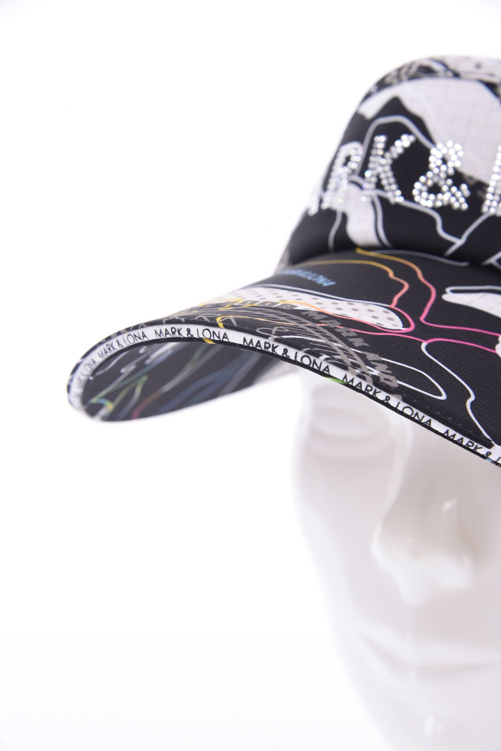 【26SS】【レディース】 AXON CAMO WIDE BRIM VISOR / カモフラージュプリント ラインストーンロゴ つば広リボンサンバイザー (ブラック)