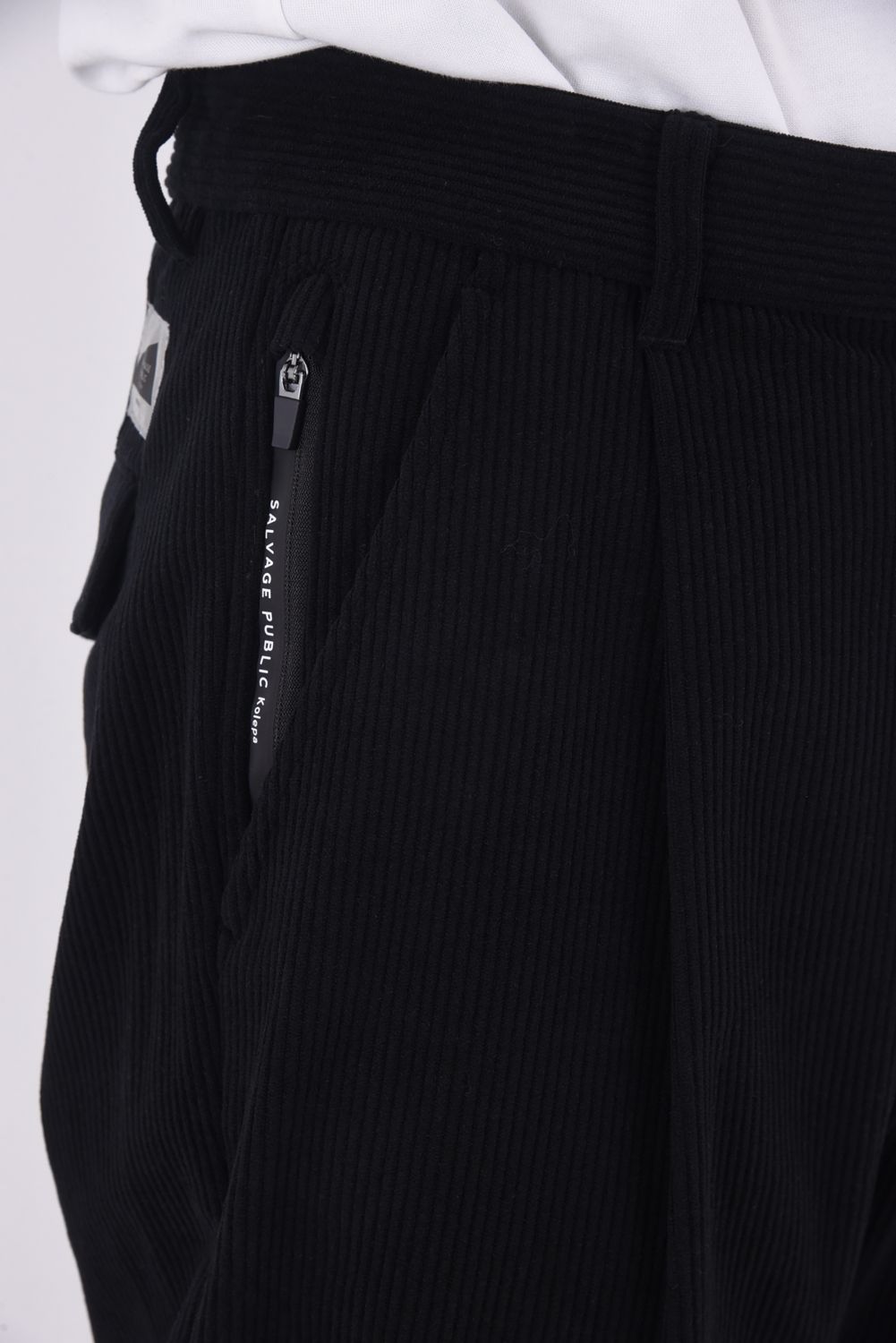 Uka Corduroy Trousers / コーデュロイ テーパードシルエット ワンタックトラウザー (ブラック)