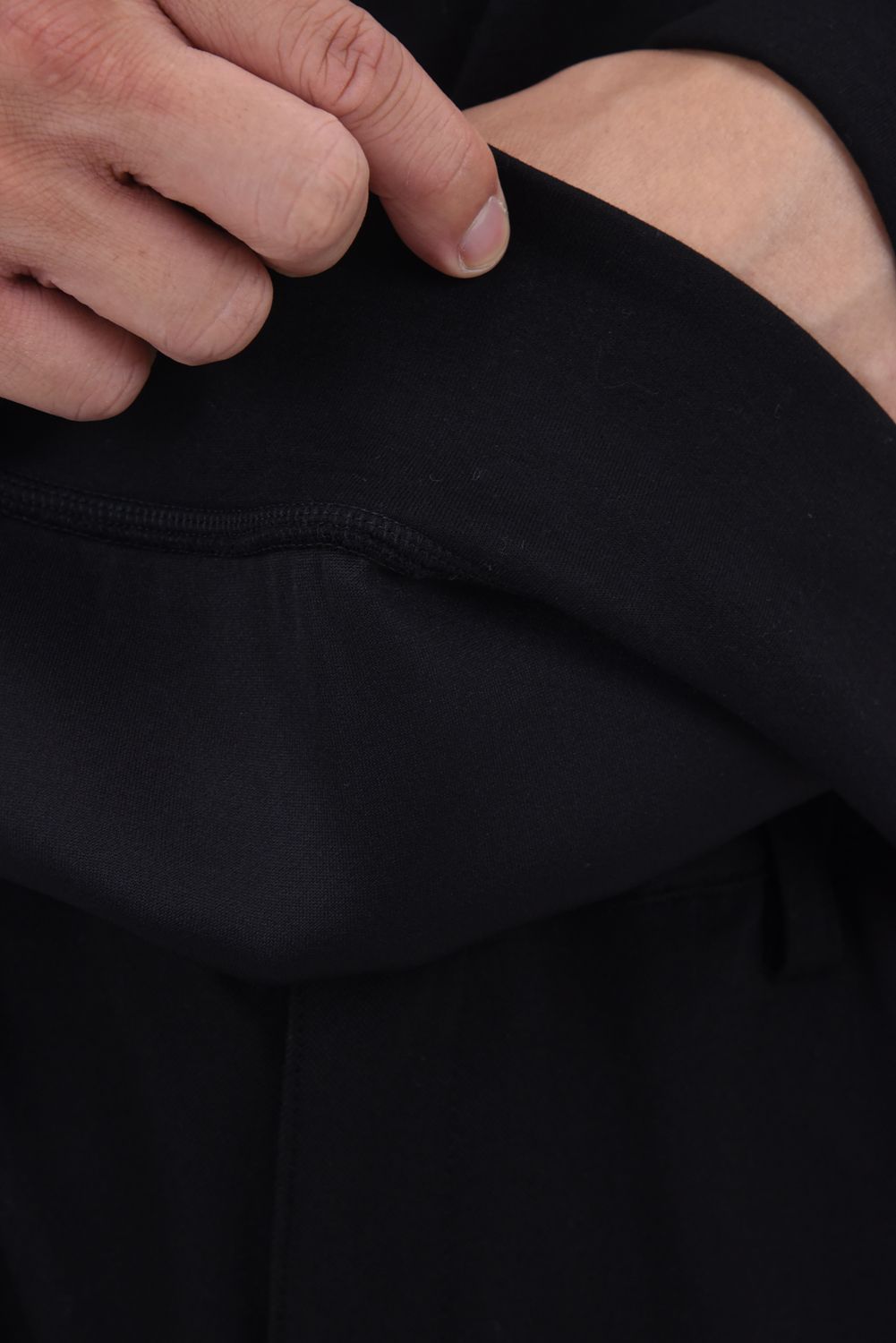 【25AW】 AROUND SPINDLE HOODIE / ダンボール素材 ブランドロゴ刺繍ワッペン プルオーバーパーカー (ブラック)