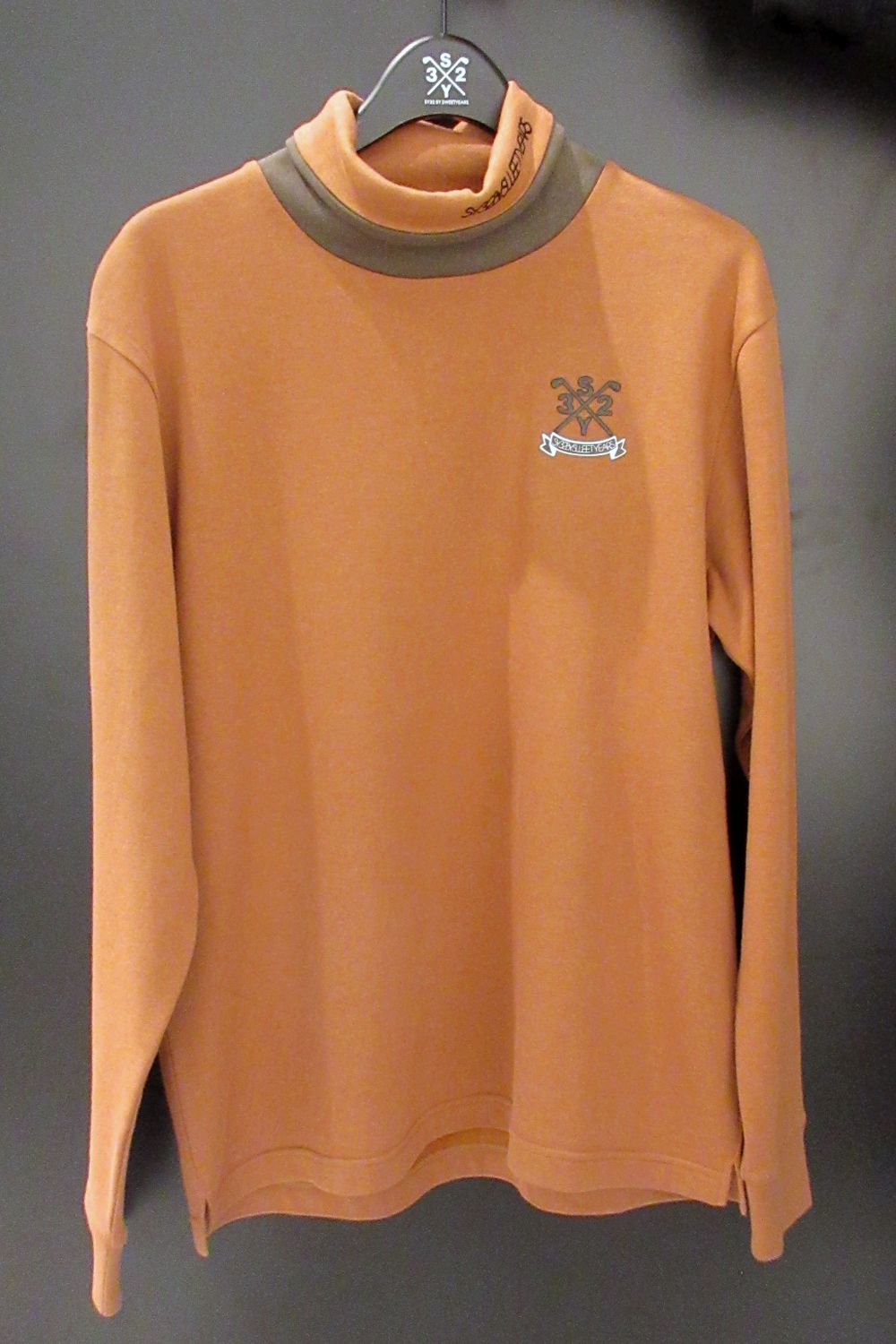 【26AW】 SOFT BULKY LAYERED HIGH NECK SHIRTS / レイヤード風 ロングスリーブ モックネックTシャツ (ダークオレンジ) (10月中旬入荷予定）