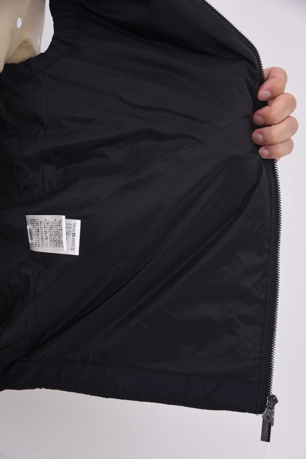 【2025AW】 SYNK SEAMLESS DOWN VEST / ドットパターンシームレス ダウンベスト (ブラック)