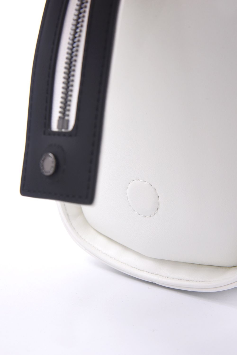 ETERNAL QUILTED BOX BAG / シンセティックレザー サークルスカル キルティング カートバッグ (ホワイト)