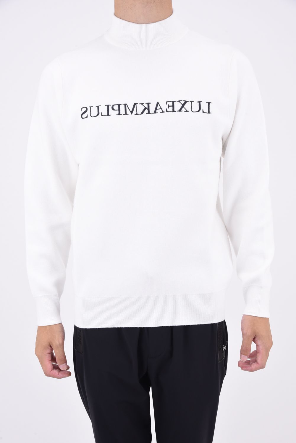 SIMPLE LOGO KNIT / ブランドロゴ ロングスリーブ ハイネック ニット (ホワイト)