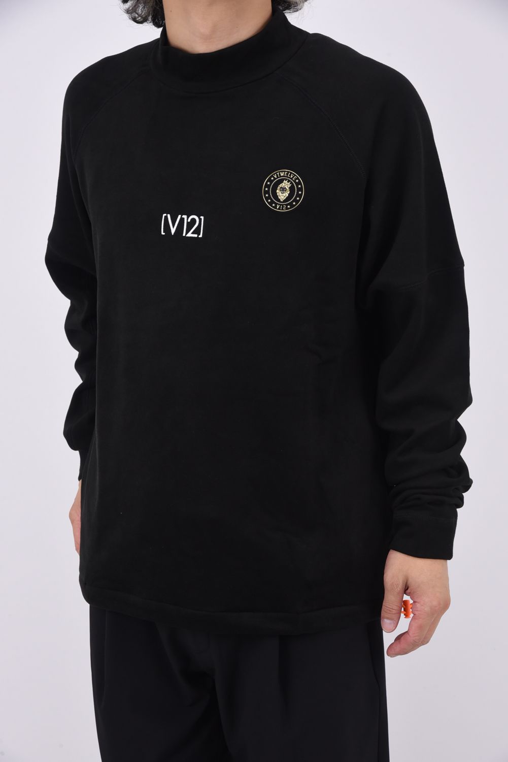WIDY MOCK / ワッペン バックロゴ 起毛生地 モックネックTシャツ (ブラック)