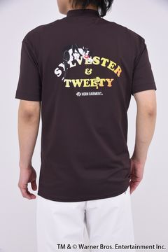 【25SS】 MOCK NECK TEE / LOONEY TUNESコラボレーション バックプリント モックネックTシャツ (ブラウン)
