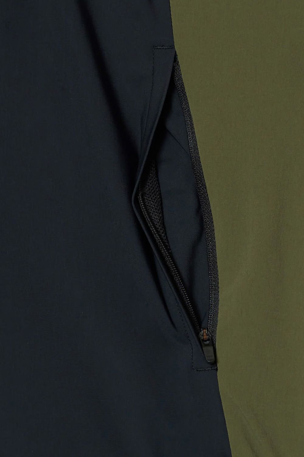 【26AW】 SHELL PULLOVER TRAIN / ナイロン クルーネック プルオーバー  (ブラック)