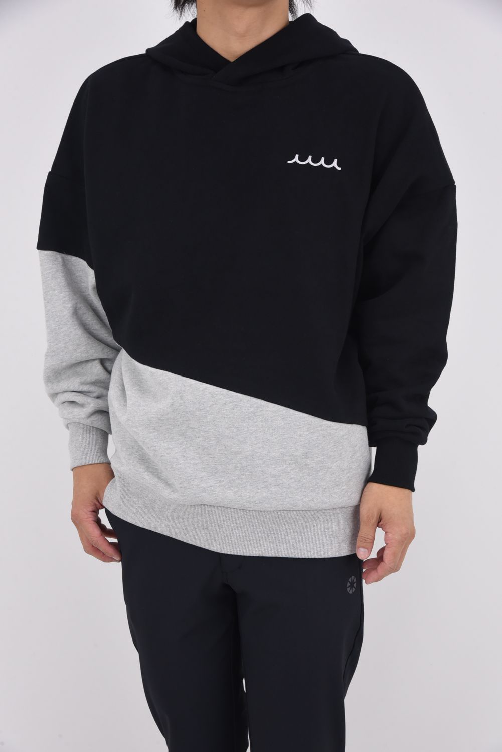 【25AW】【ユニセックス】 BIG PULLOVER HOODIE (BICOLOR) / ビッグシルエット バイカラー プルオーバーパーカー (ブラック)