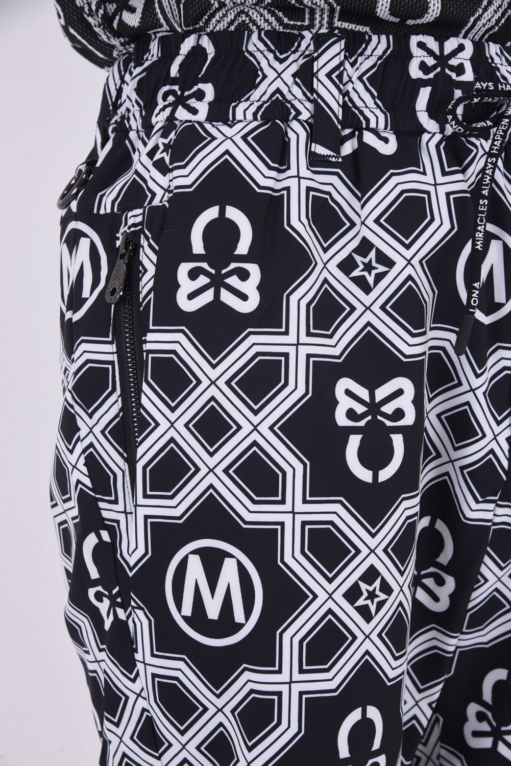 【26SS】 DOMINANT FLEX SHORTS / ジオメトリックパターン総柄 ドライタッチ ショートパンツ (ブラック)