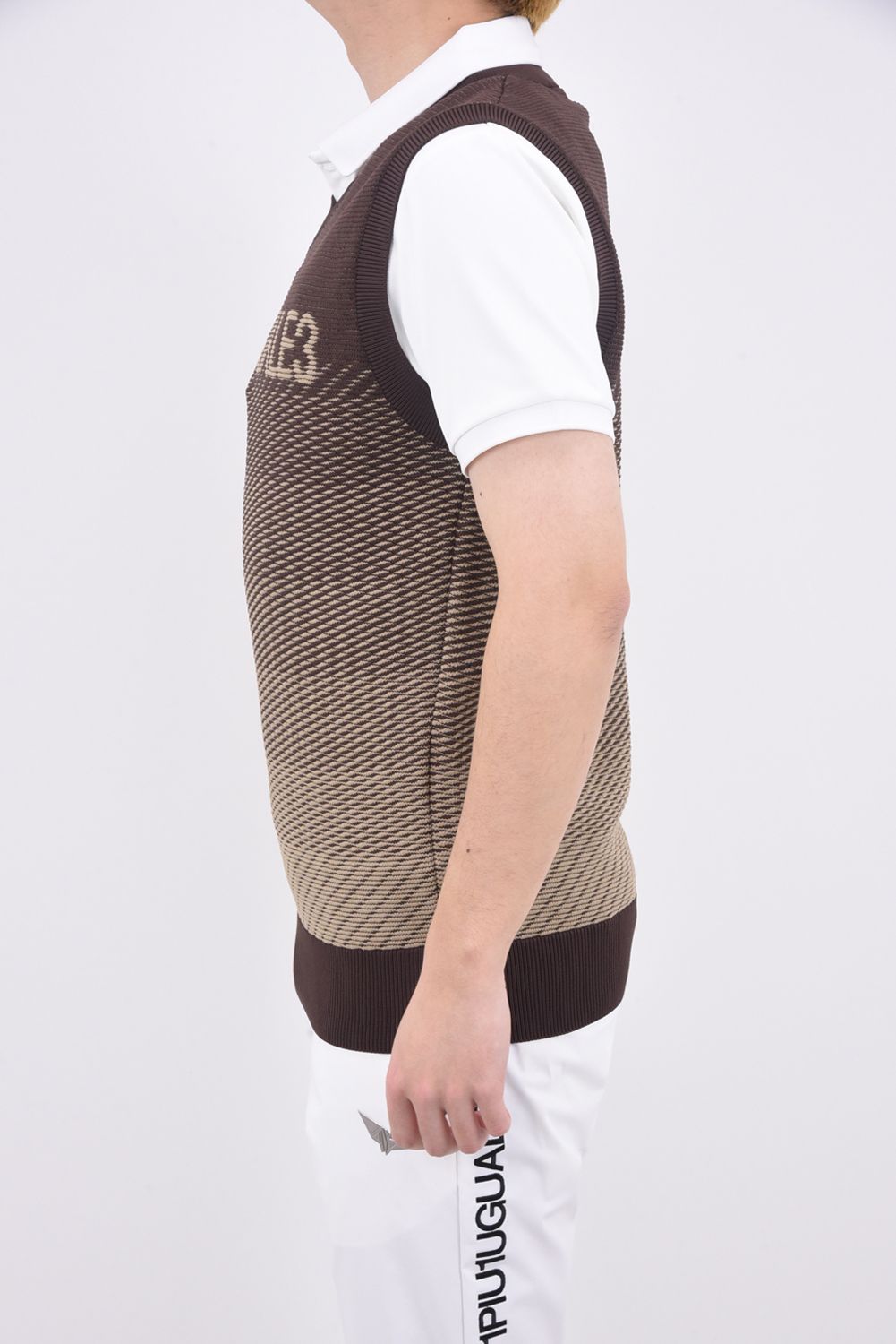 1PIU1UGUALE3 GOLF - KNIT VEST GRADATION / ジャガードロゴ