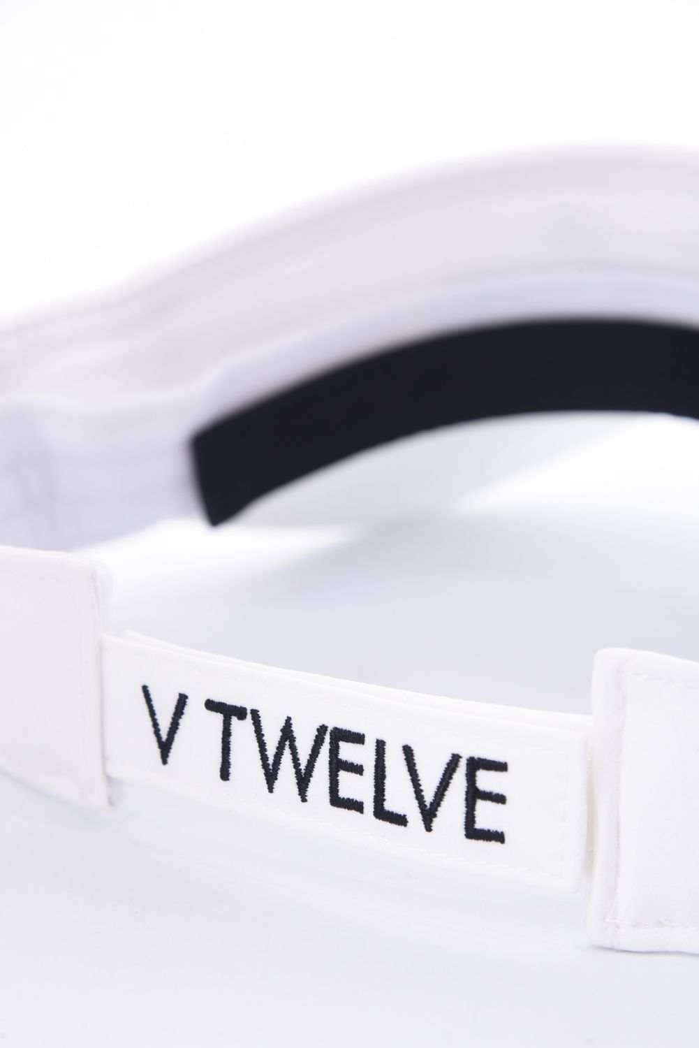 TIT VISOR / V12筆記体ロゴ サンバイザー (ホワイト)