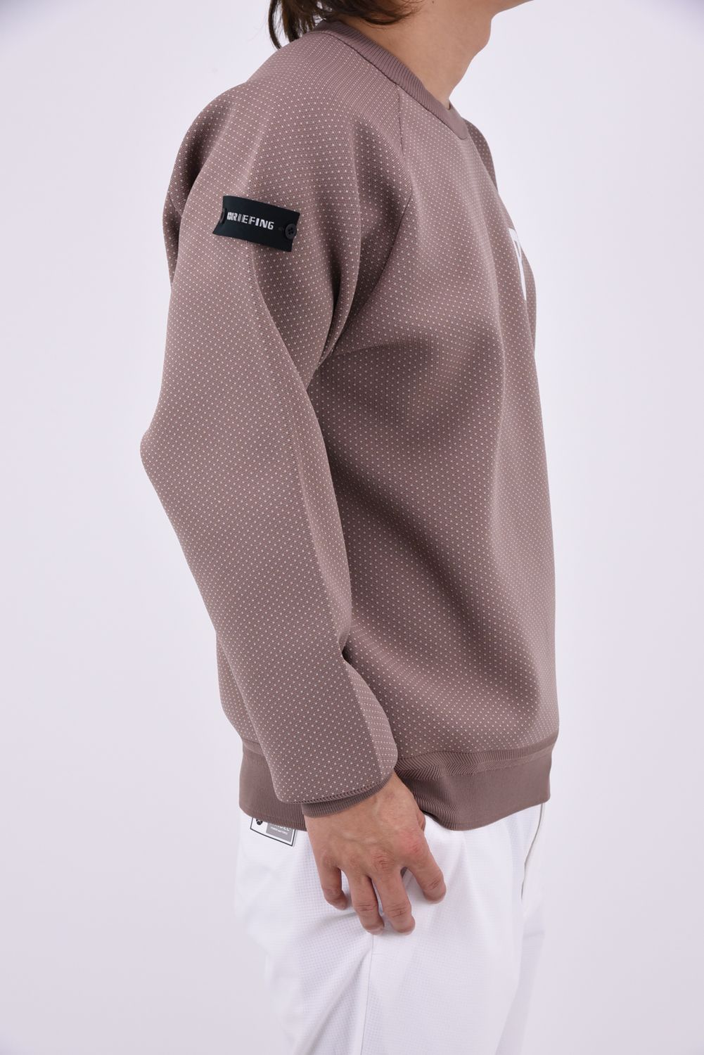 【26AW】 MEN’S BIRDS EYE KNIT CREWNECK / バーズアイパターン ブランドロゴ クルーネックニット (モカ)