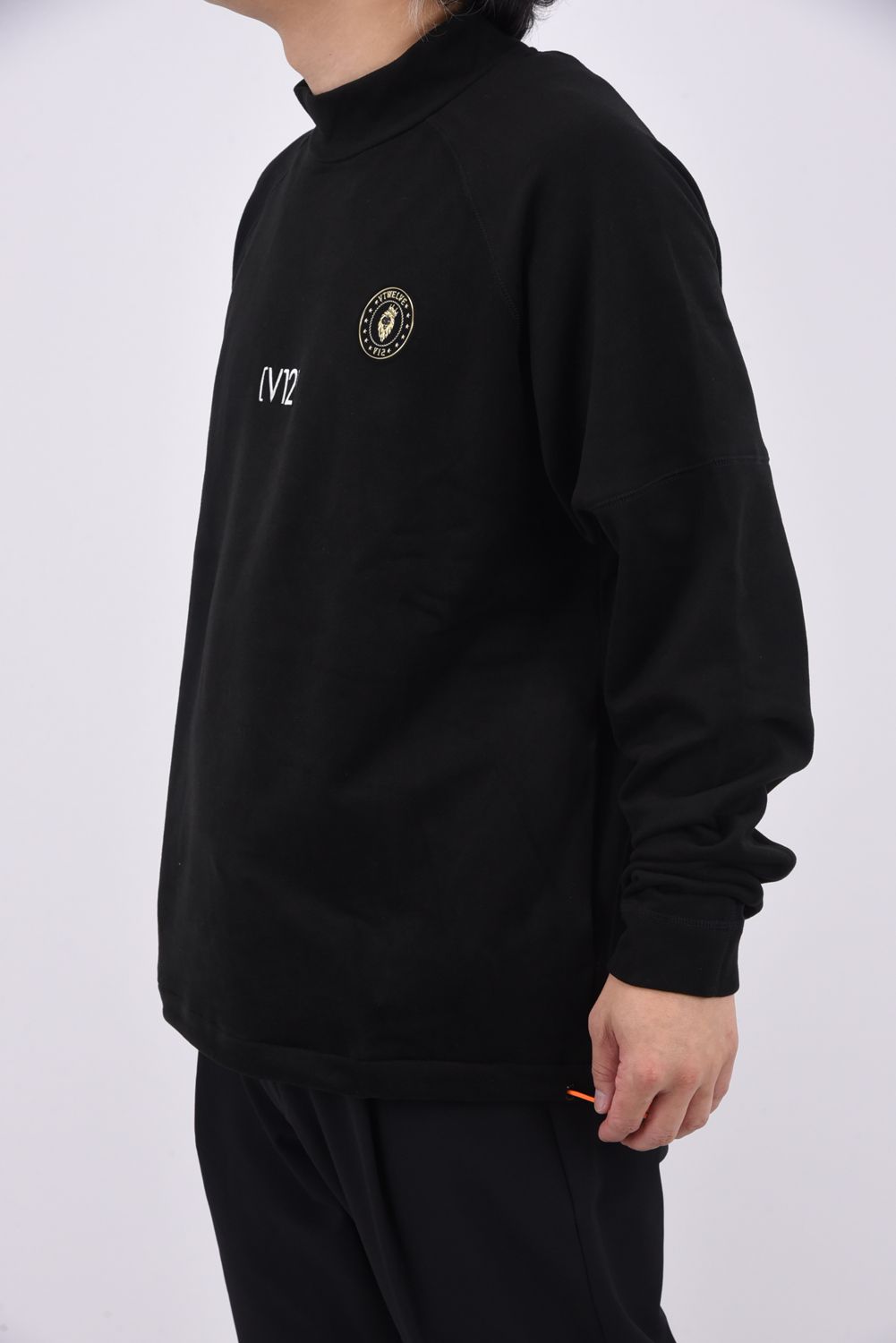 WIDY MOCK / ワッペン バックロゴ 起毛生地 モックネックTシャツ (ブラック)