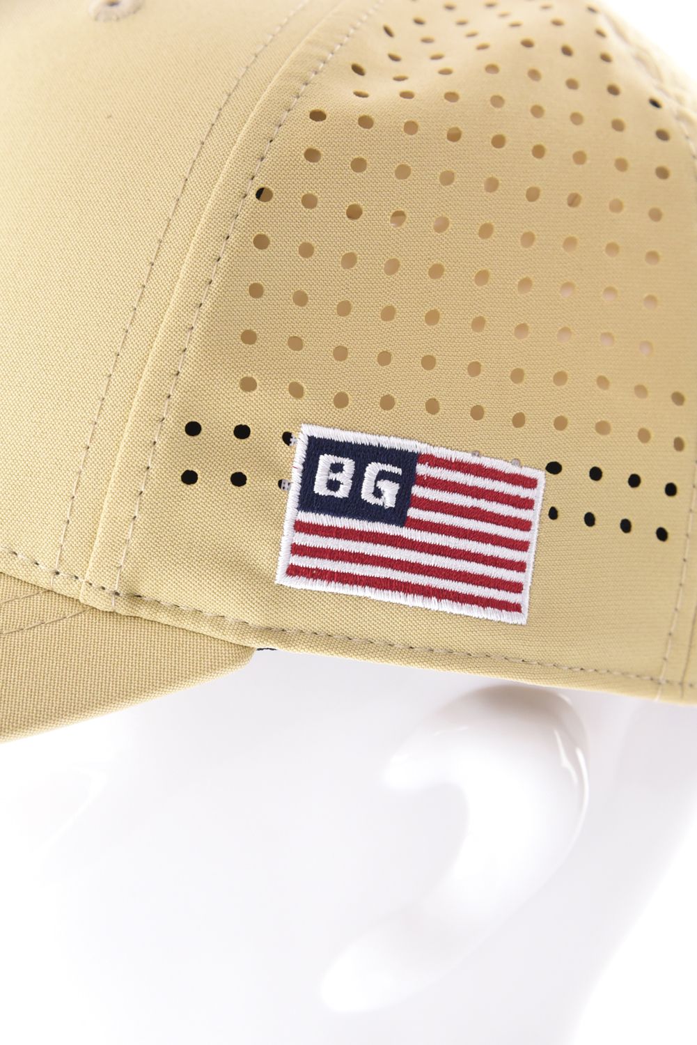 【26SS】 MEN’S PUNCHING MESH INITIAL CAP / イニシャルワッペン パンチングメッシュキャップ (ベージュ)