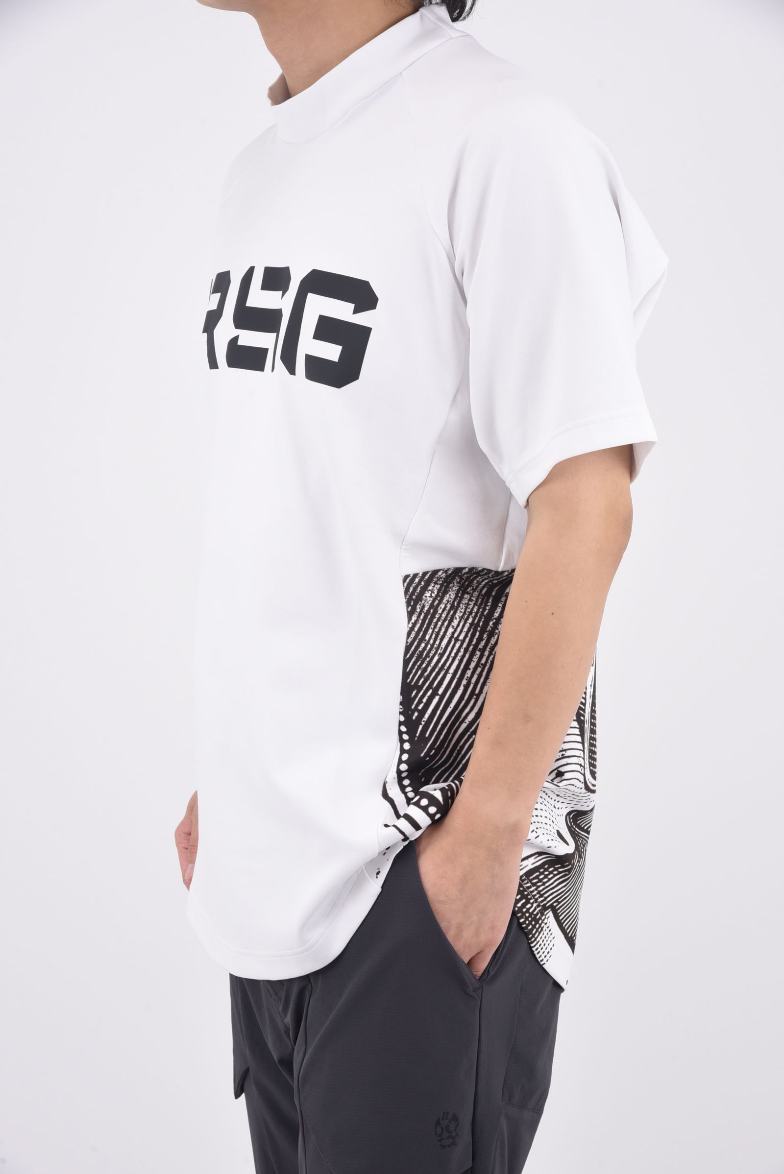 RUSSELUNO - LONG FIT S/S MOCKNECK / ロゴプリント ハイネック