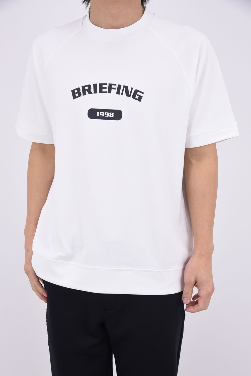 【26SS】 MEN’S COLLEGE LOGO HIGHNECK / カレッジロゴ リラックスフィット モックネックTシャツ (ホワイト)