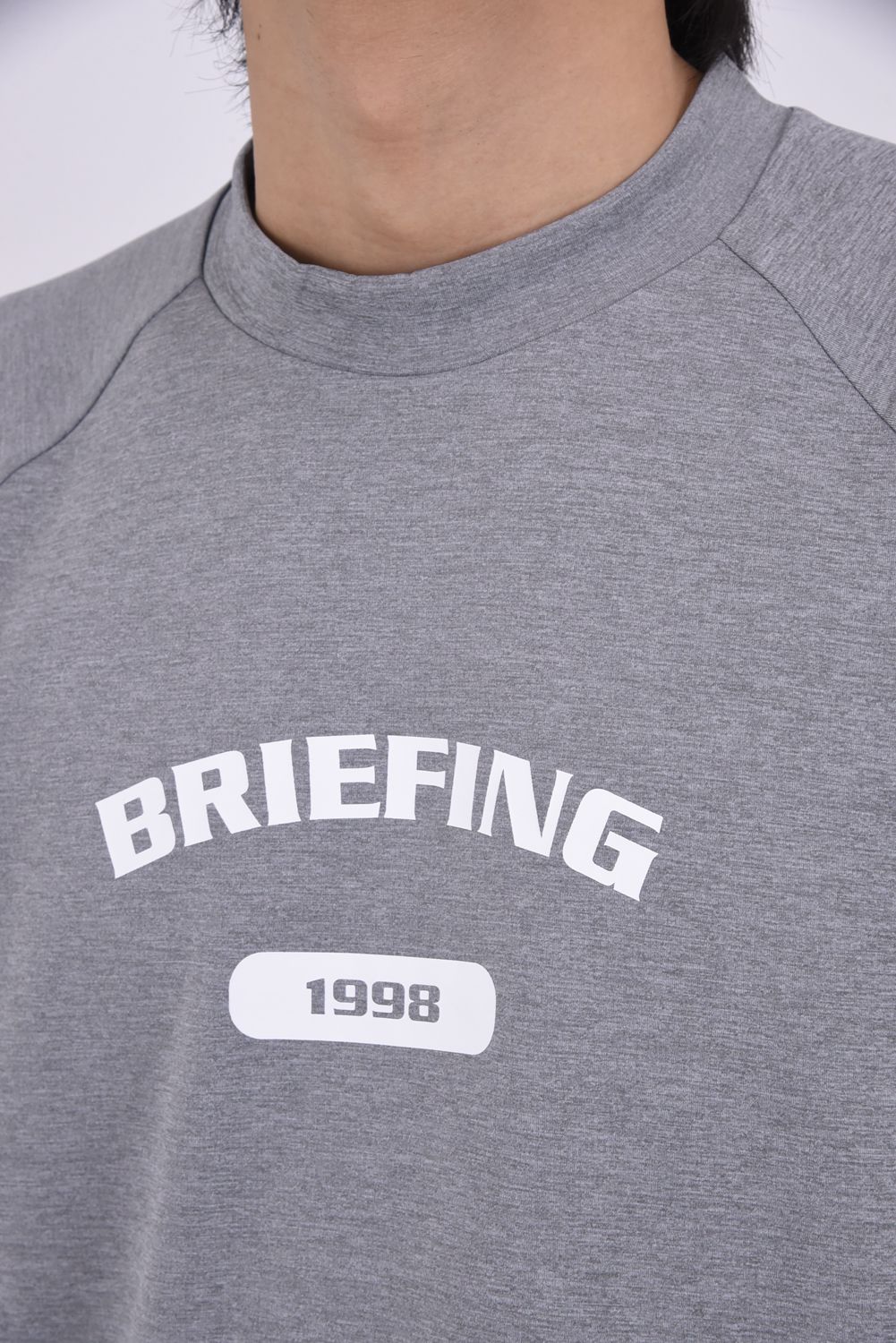 【26SS】 MEN’S COLLEGE LOGO HIGHNECK / カレッジロゴ リラックスフィット モックネックTシャツ (グレー)