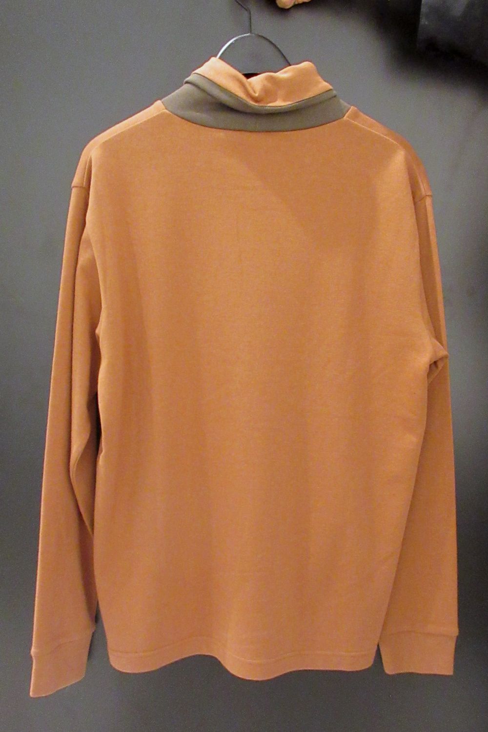 【26AW】 SOFT BULKY LAYERED HIGH NECK SHIRTS / レイヤード風 ロングスリーブ モックネックTシャツ (ダークオレンジ) (10月中旬入荷予定）