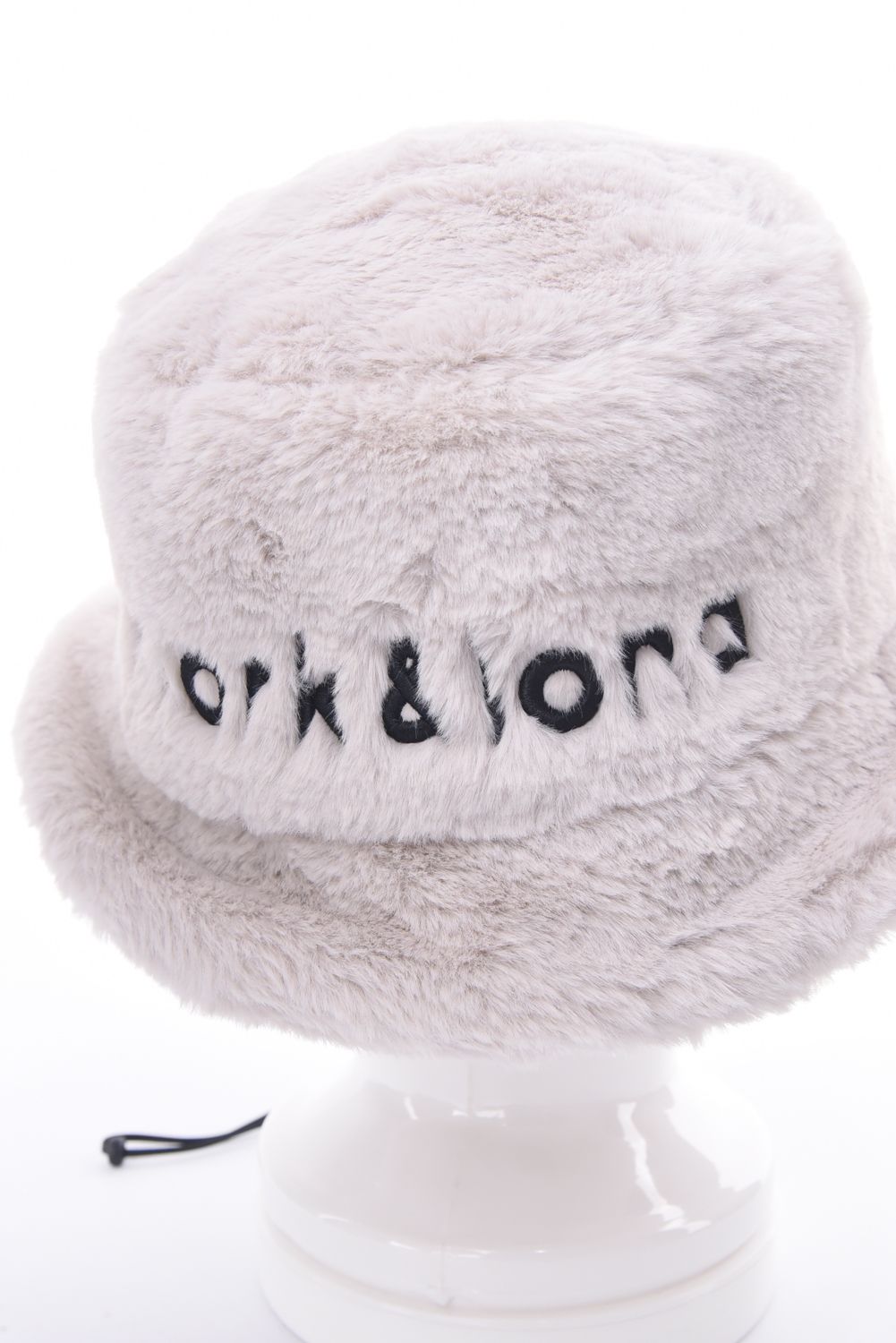 SPECTRA FAUX FUR BUCKET HAT / エコファー ラインストーン スカルワッペン バケットハット (ホワイト)