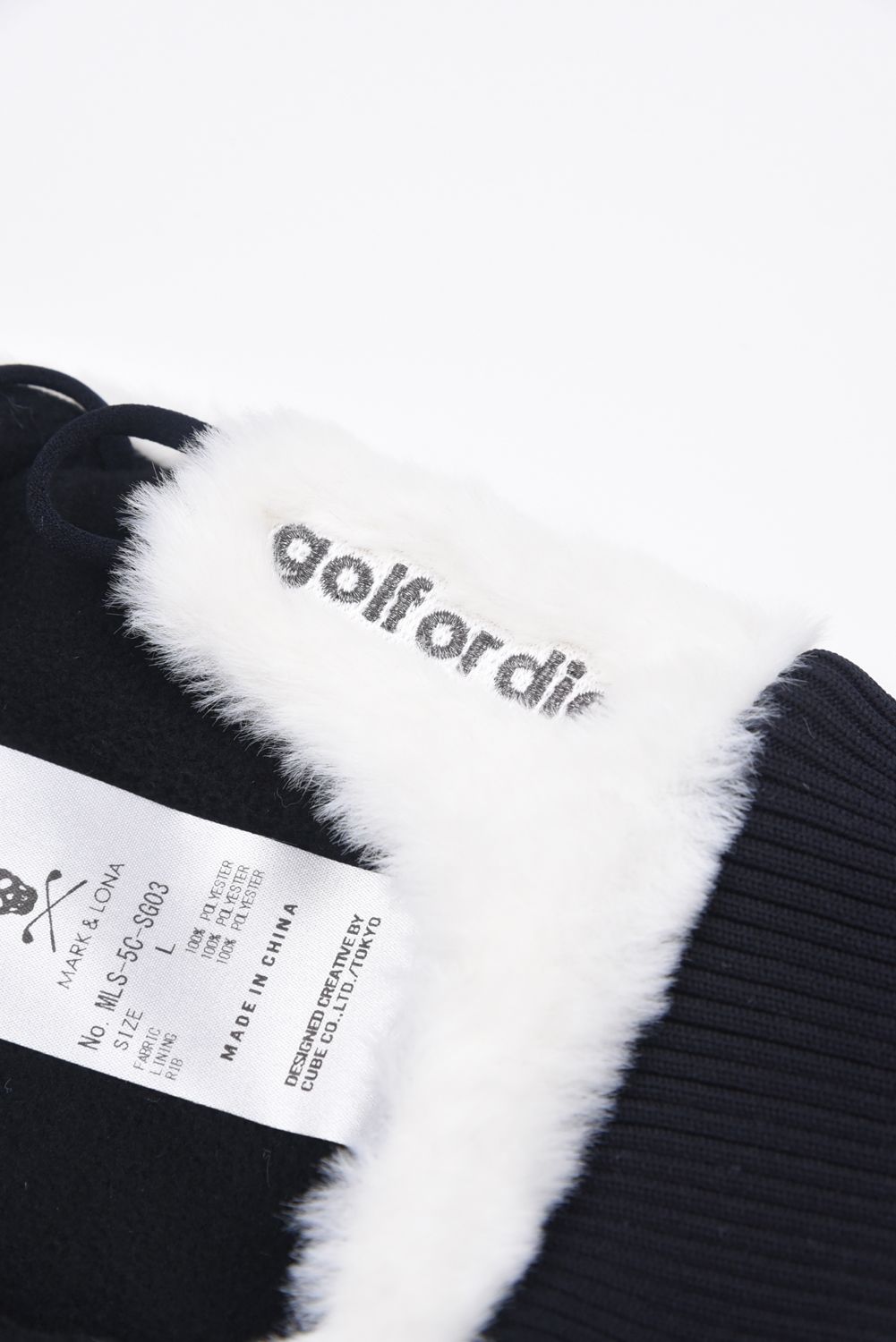 SYNK COZY HAND WARMERS / エコファー チャーム付き 手甲型グローブ (ホワイト)