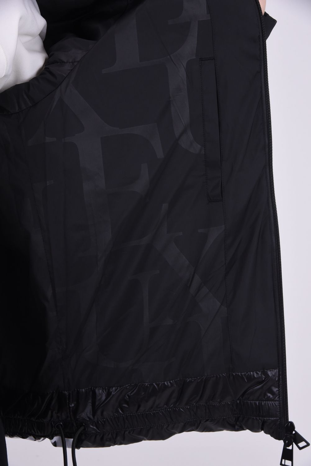 BICOLOR HOODY / バックロゴ バイカラー パデッドジャケット (ブラック) 『LEON1月号P193掲載商品』
