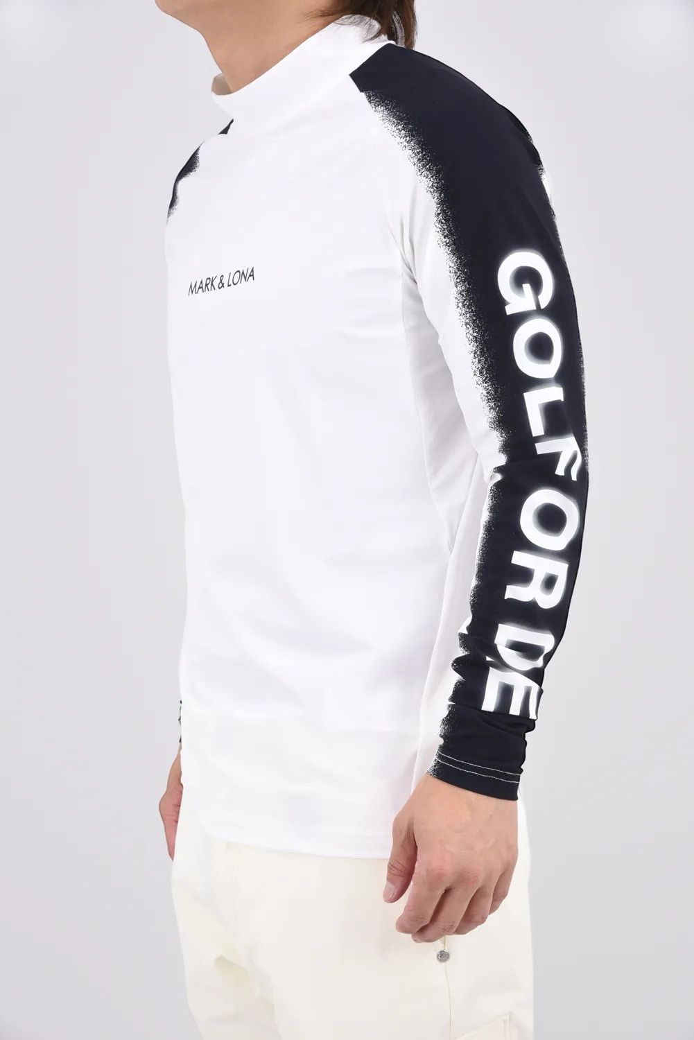 【26AW】 VANGUARD PANEL MOCK NECK / モノトーン サイドロゴ UVカット モックネックTシャツ (ホワイト)