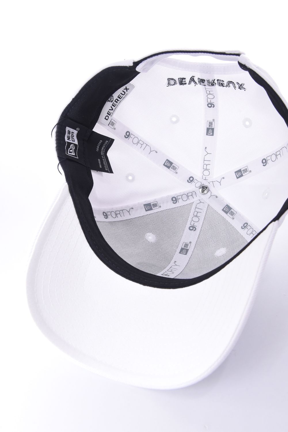 【26SS】 DVG NEWERA SKULL CAP / スカル刺繡 ベースボールキャップ (ホワイト)