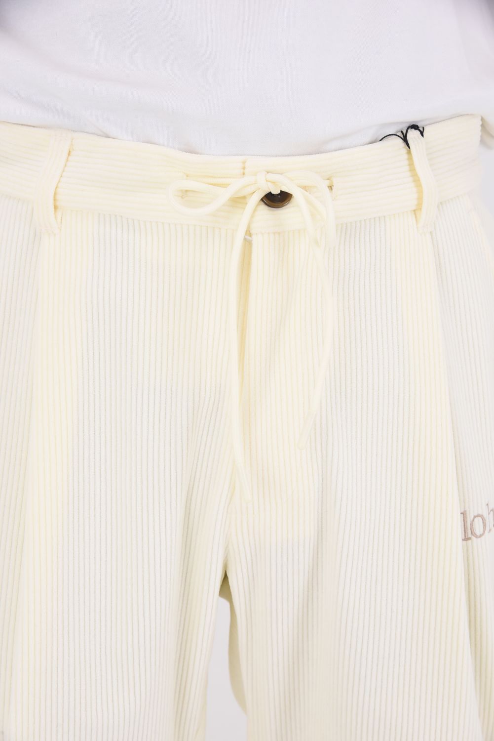 Uka Corduroy Trousers / コーデュロイ テーパードシルエット ワンタックトラウザー (アイボリー)