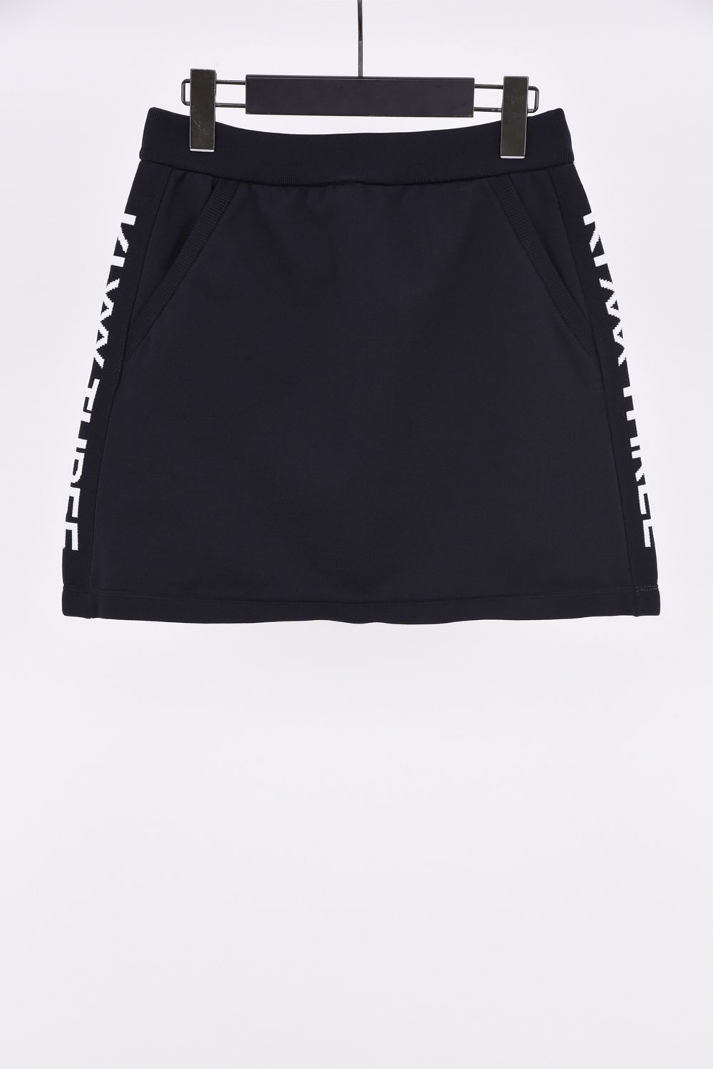 【26AW】【レディース】 COMFORT HOLLOW FIBER SKIRT / サイドロゴ スポーツニットスカート (ブラック)