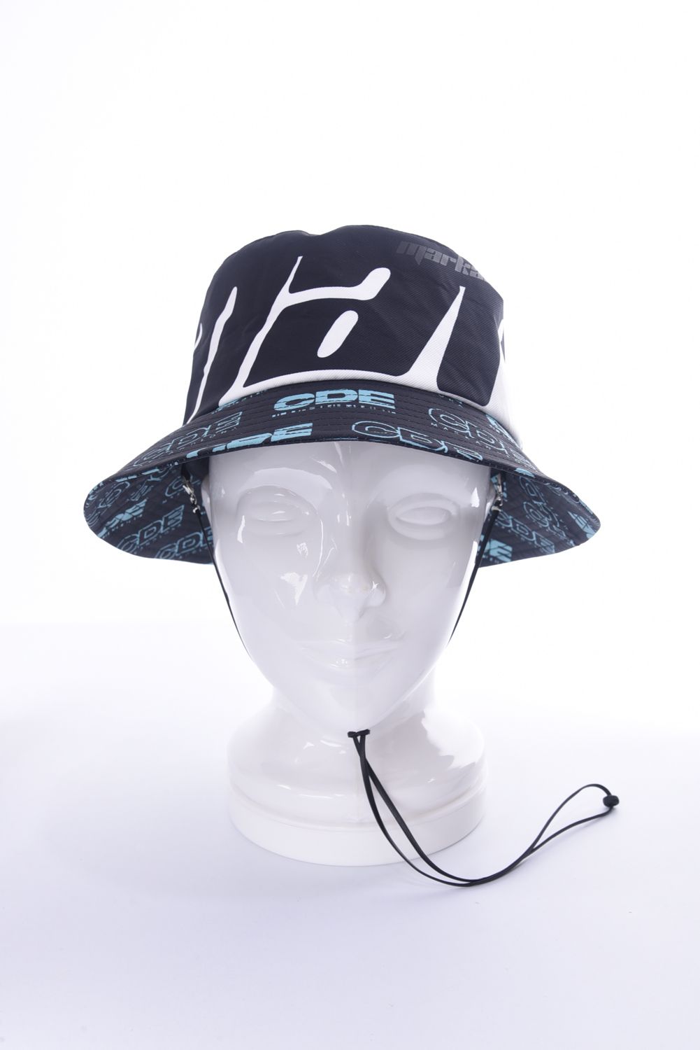 【CODE COLLECTION】 CD10-EBHT / CDEロゴパターンプリント バケットハット (ブラック)
