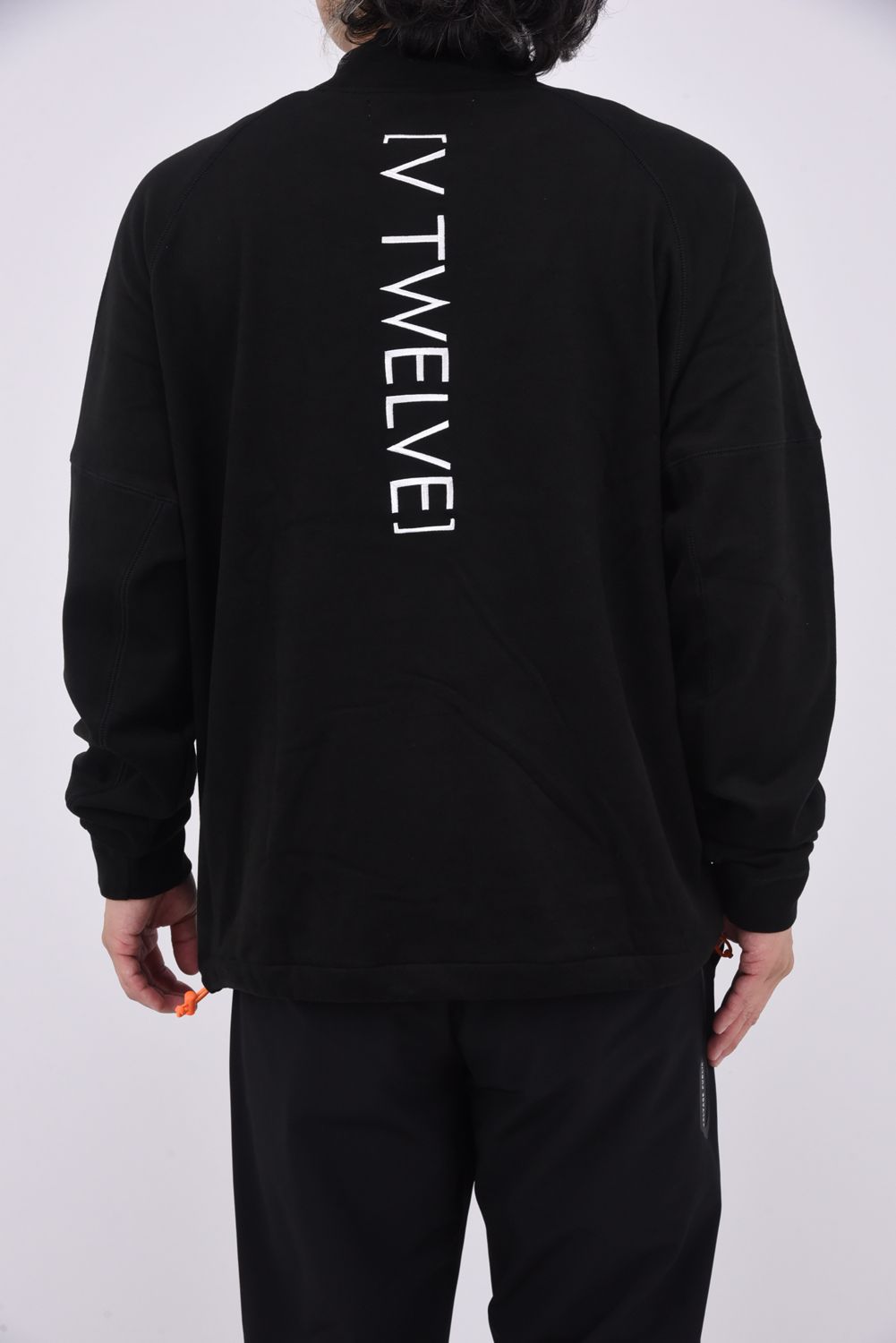 WIDY MOCK / ワッペン バックロゴ 起毛生地 モックネックTシャツ (ブラック)