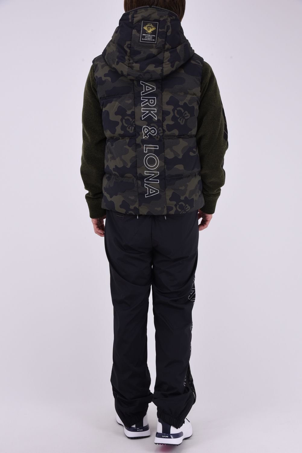【26AW】 PLURI CAMO STRECH DOWN VEST / スカルカモフラージュ フーデッドダウンベスト (ブラック)