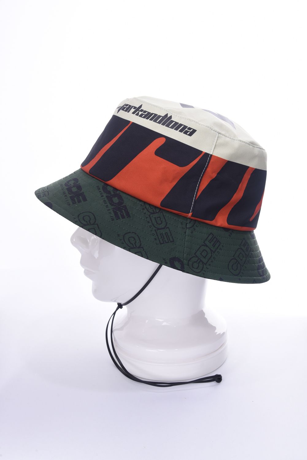 【CODE COLLECTION】 CD10-EBHT / CDEロゴパターンプリント バケットハット (ベージュ)
